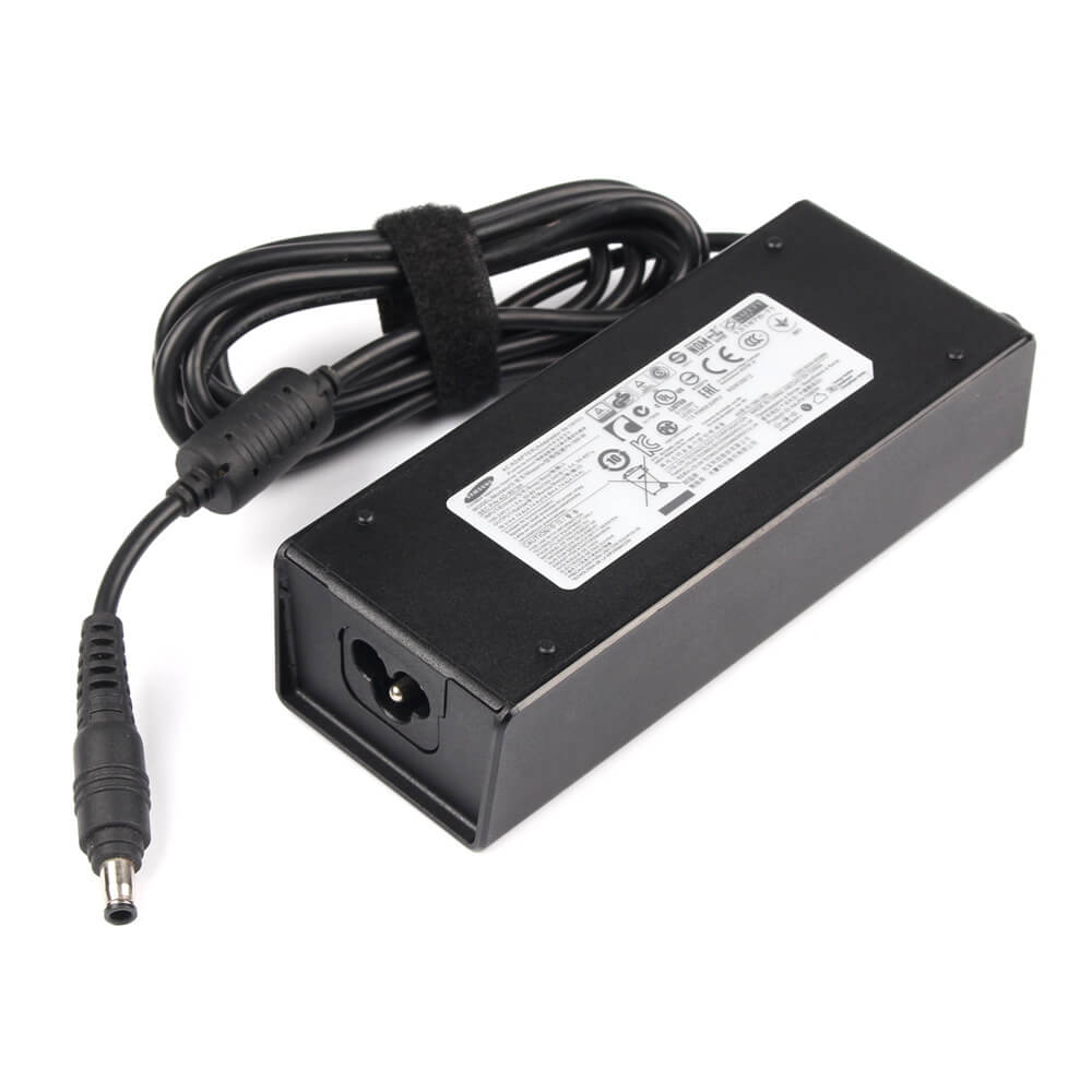 AC/DC Switching Power Adapter 100-240V AC to 12V 2A DC